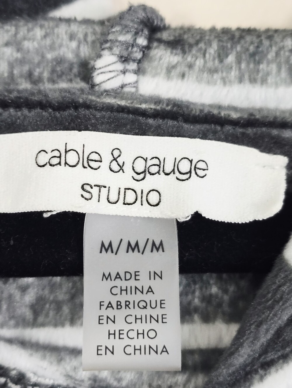 Cable & Gauge Ovetsized Gray and White Striped Hooded Pullover - Picture 6 of 7